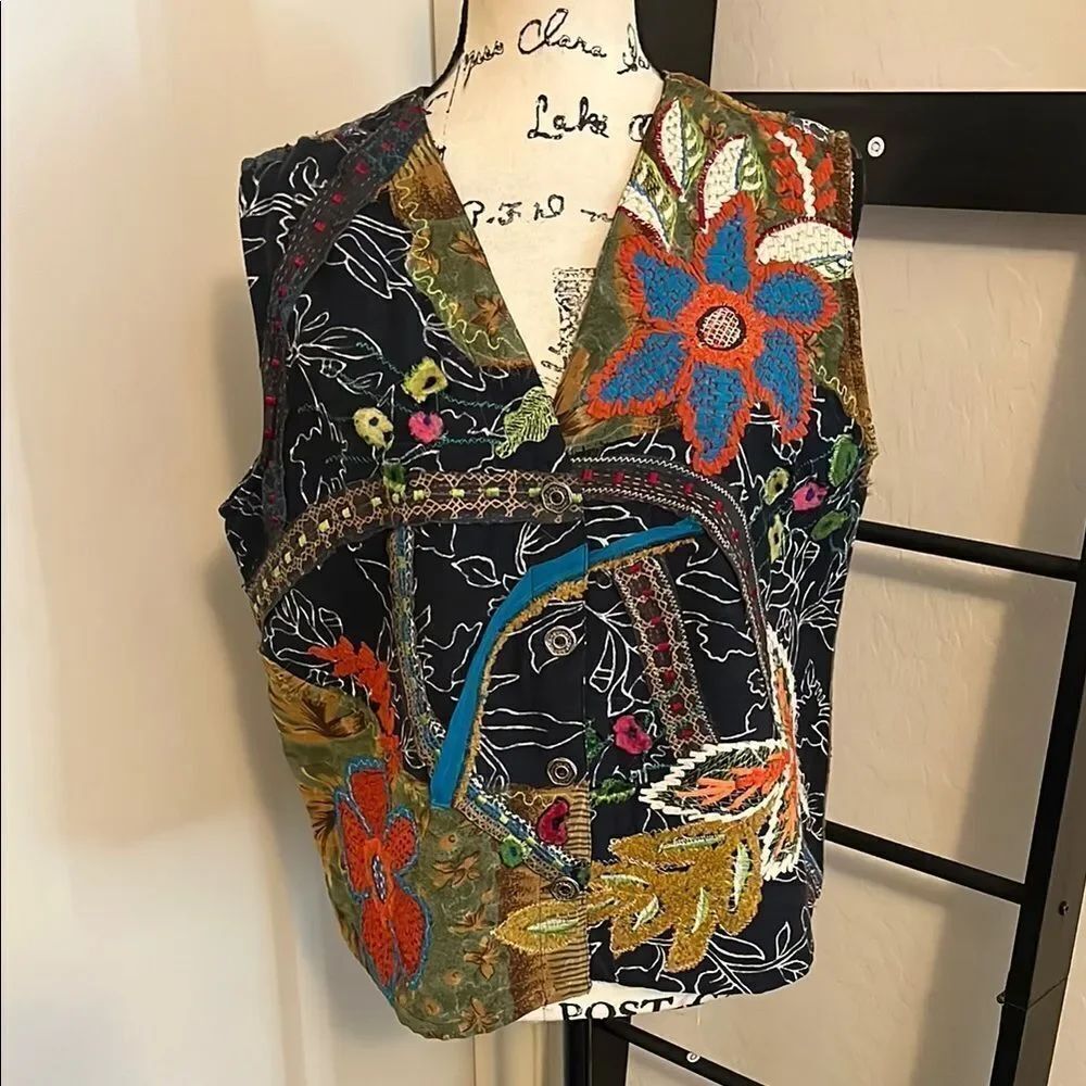 Chico’s Vibrant Multicolor Embroidered Bohemian Button Closure Vest Art To Wear